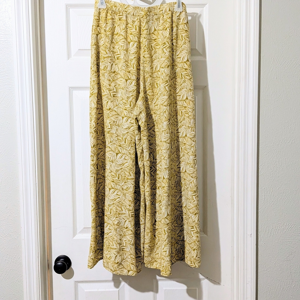 Aakaa Mustard Leaf Print Wide Leg Trousers